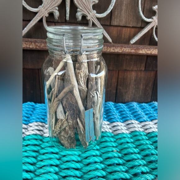 Montauk drift wood handpicked from the beaches of Montauk in a vintage jar - Picture 3 of 7